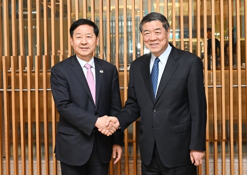 Chul Plan Koo Yun-chul Holds Dinner with He Lifeng, Plans Korea-China Economic ...